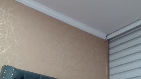 Snapshot of anne_julienne chatting on 02/20/26, 01:35 online show from 02/20/26, 01:35