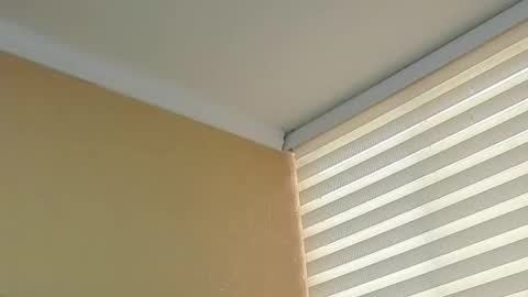 Snapshot of anne_julienne chatting on 03/05/26, 09:33 online show from 03/05/26, 09:33