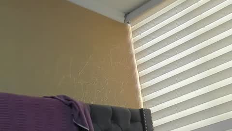 Snapshot of anne_julienne chatting on 03/11/26, 09:32 online show from 03/11/26, 09:32