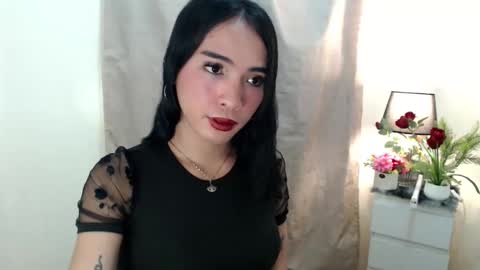 Snapshot of anne_kourtney chatting on 11/29/25, 12:52 vanessa online show from 11/29/25, 12:52