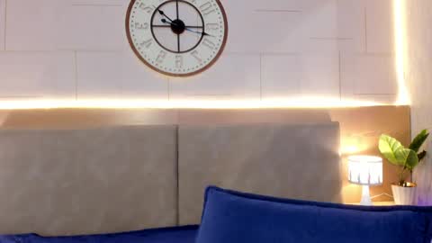 anne_millerr online show from 05/15/26, 11:39