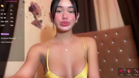 Snapshot of annedee_ chatting on 01/29/25, 05:45 Kim online show from 01/29/25, 05:45