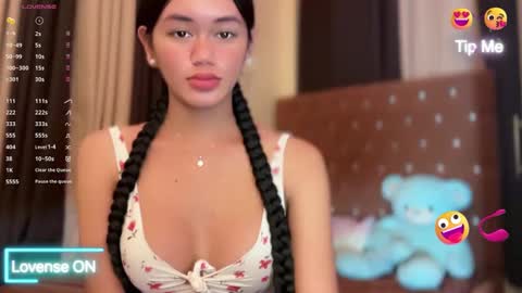 Snapshot of annedee_ chatting on 02/21/25, 01:44 Kim online show from 02/21/25, 01:44