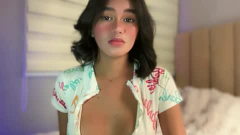 Snapshot of annedee_ chatting on 10/07/25, 04:37 Kim online show from 10/07/25, 04:37