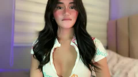 Snapshot of annedee_ chatting on 11/17/25, 04:13 Kim online show from 11/17/25, 04:13