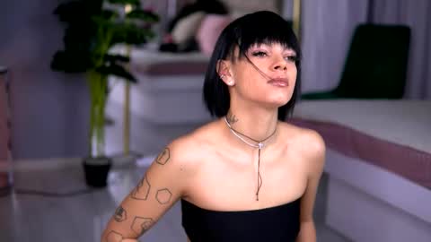 Snapshot of annefaris chatting on 12/16/25, 04:39 Anne online show from 12/16/25, 04:39