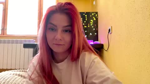 Snapshot of annellemaccarone chatting on 03/25/26, 11:05 Kira online show from 03/25/26, 11:05