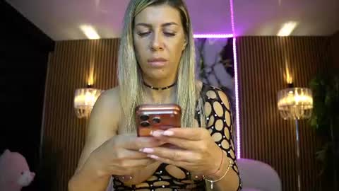 Snapshot of anneswhite chatting on 06/15/26, 04:58 Ana online show from 06/15/26, 04:58