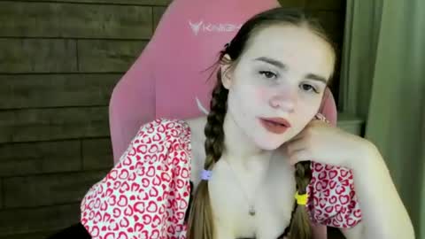 Snapshot of annetbennette chatting on 07/13/26, 04:37 AnnetBennette online show from 07/13/26, 04:37