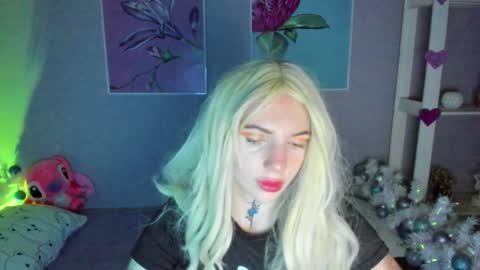 Snapshot of annetenet chatting on 12/18/24, 05:15 Annet online show from 12/18/24, 05:15