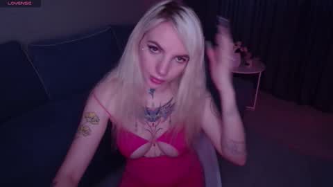 Snapshot of annetenet chatting on 09/28/25, 07:36 Annet online show from 09/28/25, 07:36