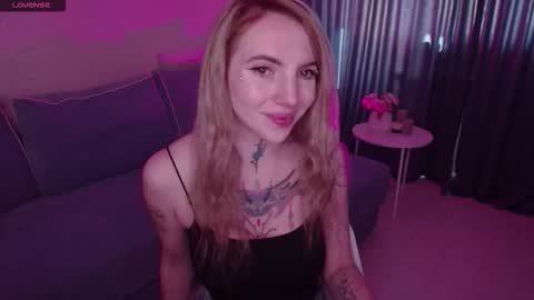 Snapshot of annetenet chatting on 10/11/25, 07:29 Annet online show from 10/11/25, 07:29