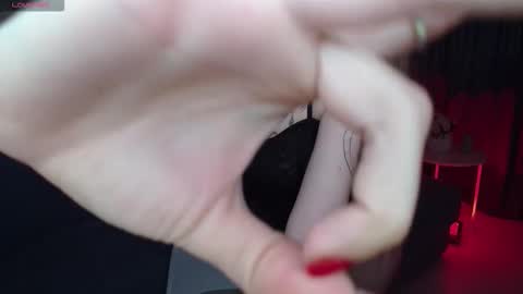 Snapshot of annetenet chatting on 11/14/25, 09:41 Annet online show from 11/14/25, 09:41