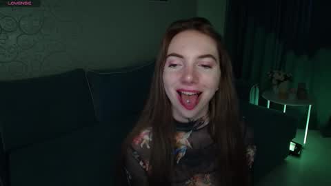 Snapshot of annetenet chatting on 11/29/25, 09:23 Annet online show from 11/29/25, 09:23