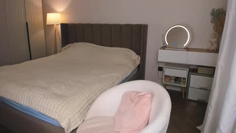 Annie online show from 02/16/26, 01:46