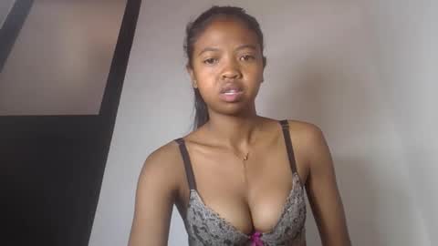annica86 online show from 06/06/26, 04:39