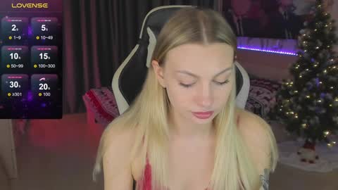 Snapshot of annie69kiss chatting on 12/30/24, 10:55 Annie online show from 12/30/24, 10:55