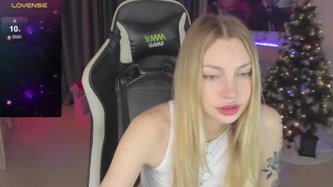 Snapshot of annie69kiss chatting on 01/08/25, 07:56 Annie online show from 01/08/25, 07:56