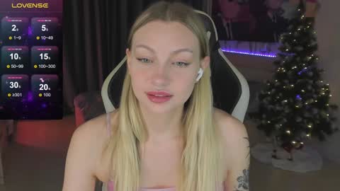 Snapshot of annie69kiss chatting on 01/27/25, 10:27 Annie online show from 01/27/25, 10:27