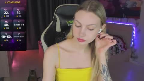 Snapshot of annie69kiss chatting on 02/28/25, 09:23 Annie online show from 02/28/25, 09:23