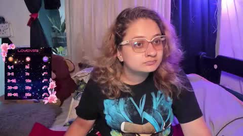 Snapshot of annie_bigboobs_ chatting on 10/16/25, 09:27 Ana Bolena independent model online show from 10/16/25, 09:27