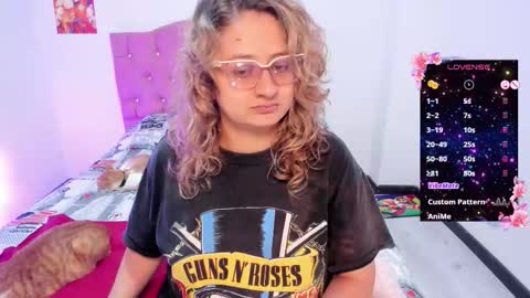 Snapshot of annie_bigboobs_ chatting on 10/29/25, 09:16 Ana Bolena independent model online show from 10/29/25, 09:16