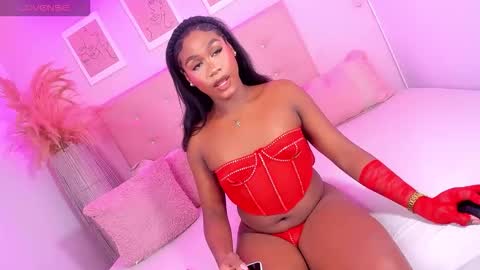 annie_dolce_ online show from 11/08/25, 11:36