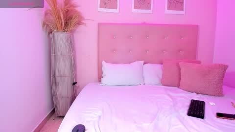 Snapshot of annie_dolce_ chatting on 01/10/26, 02:46 annie_dolce_ online show from 01/10/26, 02:46