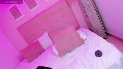 Snapshot of annie_dolce_ chatting on 02/07/26, 02:04 annie_dolce_ online show from 02/07/26, 02:04