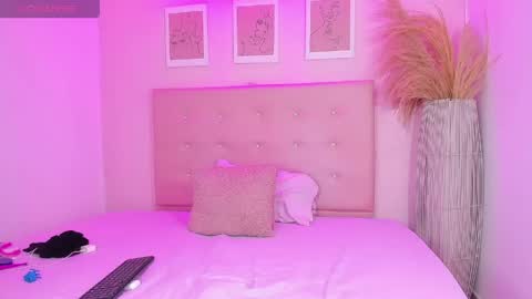 annie_dolce_ online show from 04/24/26, 10:34