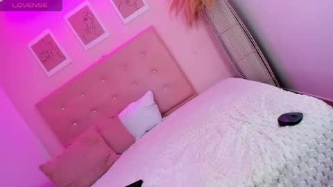 annie_dolce_ online show from 06/03/26, 02:33