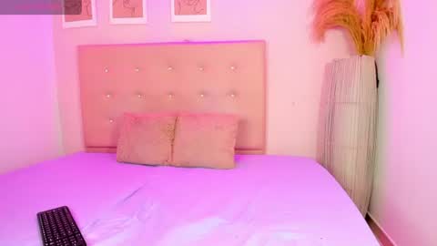 annie_dolce_ online show from 06/10/26, 12:26
