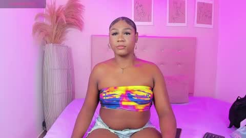 annie_dolce_ online show from 06/25/26, 11:59