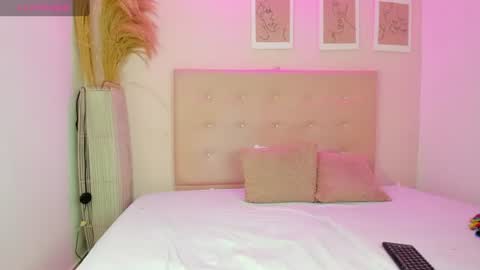 annie_dolce_ online show from 06/26/26, 12:53
