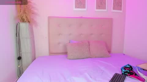 annie_dolce_ online show from 06/30/26, 12:28