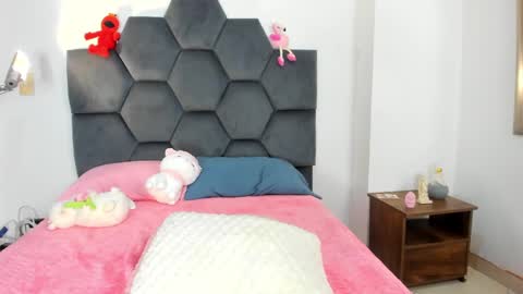 Annie online show from 12/04/24, 12:30