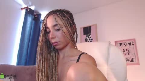 Annie online show from 03/11/25, 03:56