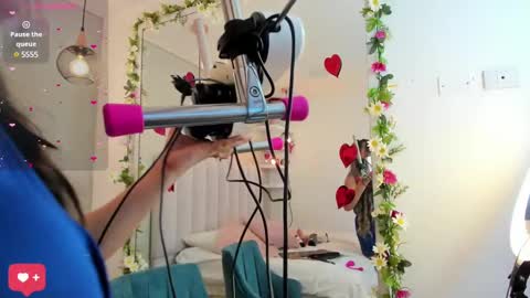 Snapshot of annie_karlsson__ chatting on 02/27/25, 01:05 online show from 02/27/25, 01:05