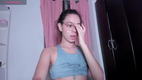 annie_rosse1017 online show from 05/22/26, 03:02