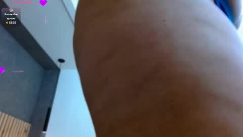 Annie Volker online show from 10/22/25, 03:51