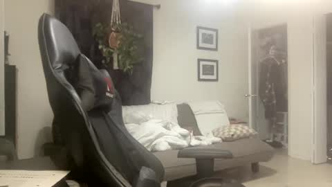 Snapshot of annie_xxx111 chatting on 12/04/24, 06:00 annie_xxx111 online show from 12/04/24, 06:00