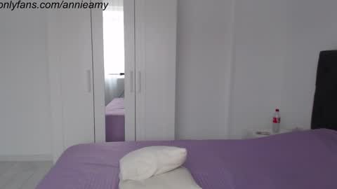 Annie online show from 01/25/25, 01:08