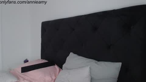 Annie online show from 03/10/25, 04:03