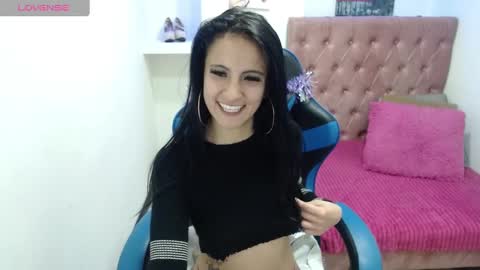Snapshot of anniee_x chatting on 01/04/25, 11:43 Anniee online show from 01/04/25, 11:43