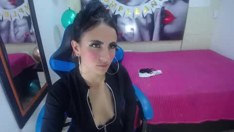 Snapshot of anniee_x chatting on 02/05/25, 12:49 Anniee online show from 02/05/25, 12:49