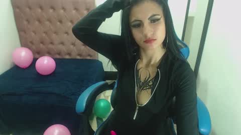 Snapshot of anniee_x chatting on 02/12/25, 06:40 Anniee online show from 02/12/25, 06:40