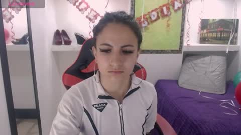 Snapshot of anniee_x chatting on 02/21/25, 11:55 Anniee online show from 02/21/25, 11:55