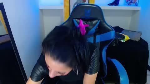 Snapshot of anniee_x chatting on 02/22/25, 12:29 Anniee online show from 02/22/25, 12:29