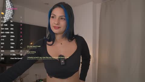 Snapshot of annieguzman_ chatting on 03/30/26, 12:33 Annie FREE TRIAL IN BIO online show from 03/30/26, 12:33