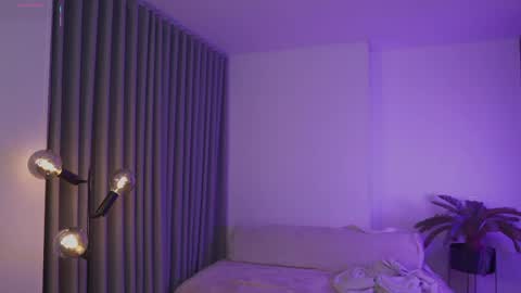 Snapshot of annieguzman_ chatting on 05/11/26, 10:29 Annie FREE TRIAL IN BIO online show from 05/11/26, 10:29